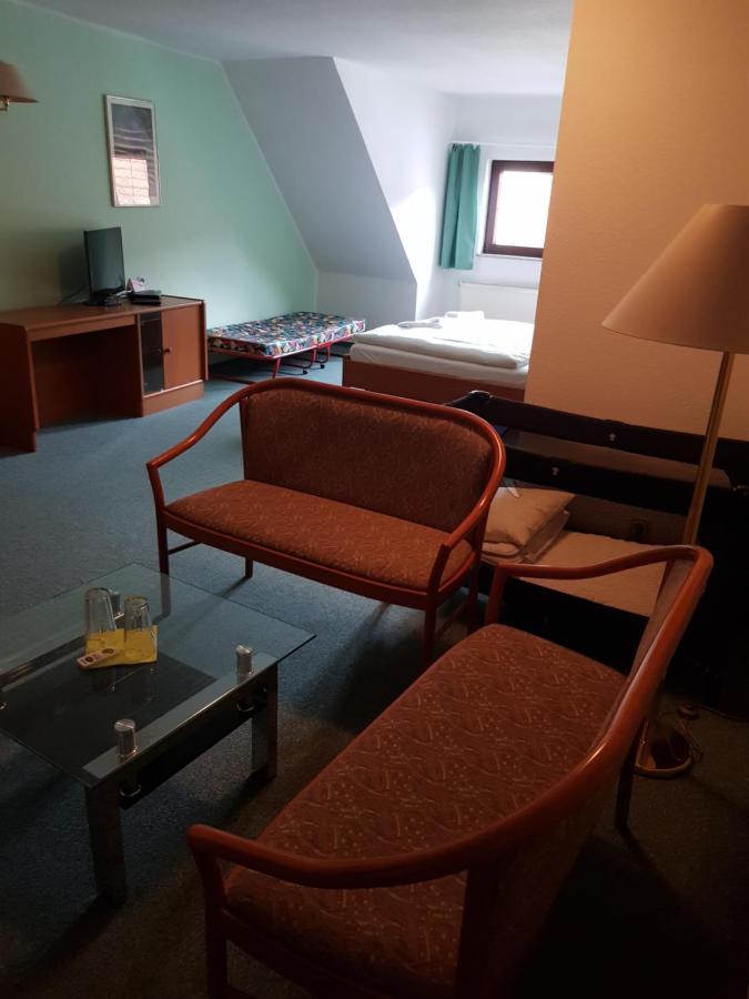 Hotel Zur Altstadt Calbe Εξωτερικό φωτογραφία