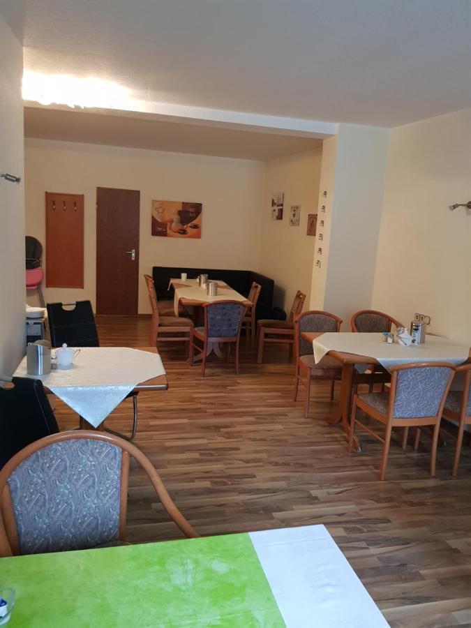Hotel Zur Altstadt Calbe Εξωτερικό φωτογραφία